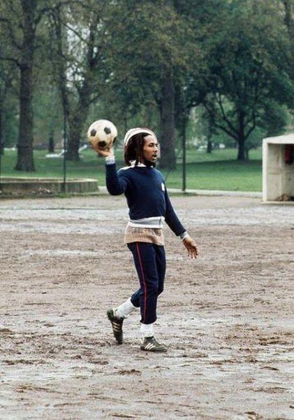 bob-marley-with-ball02.jpg