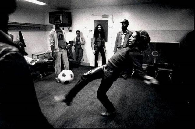 bob-marley-with-ball06.jpg