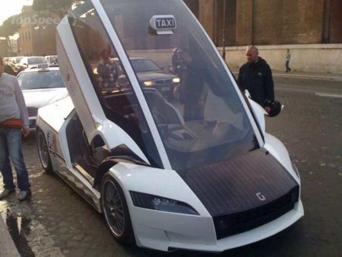 supercar_taxi_in_rome_08 (700 x 526).jpg