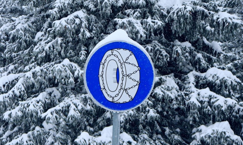 snowchain-sign.jpg