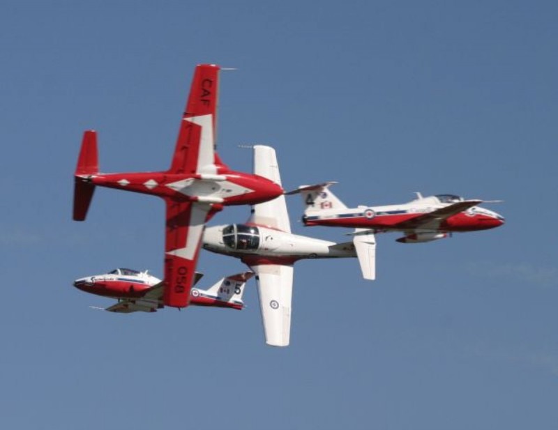 Canadian-Forces-Snowbird-airplanes-team-19.2.jpg