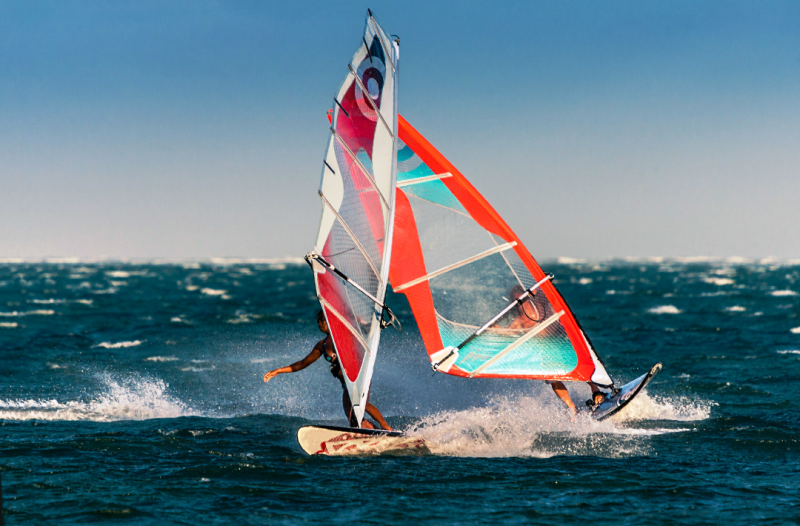 Windsurfers dancing.png