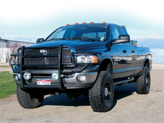 0609dp_01_z+2004_dodge_ram_2500_cummins+front_view.jpg