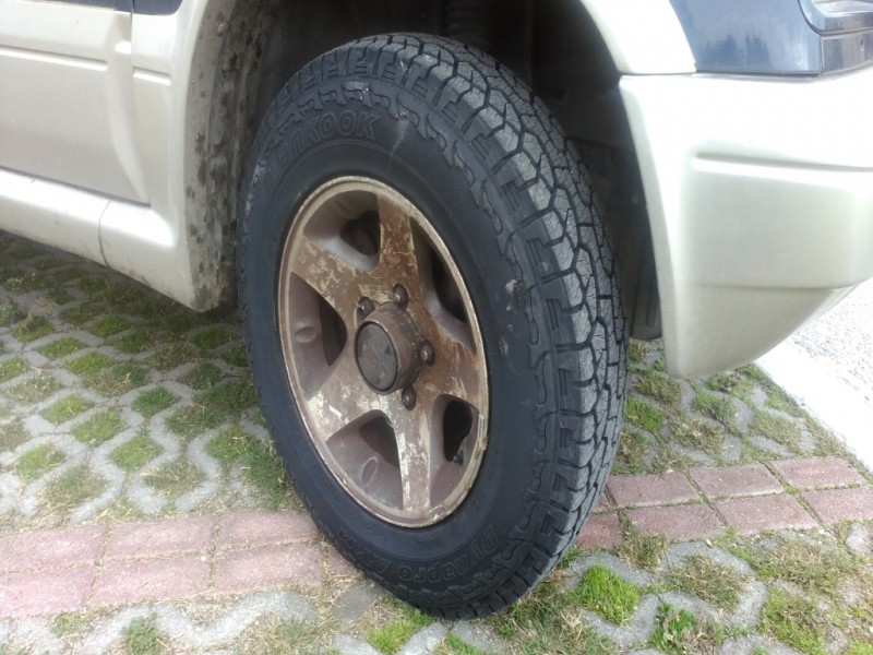 vitara v6 front tyre.jpg