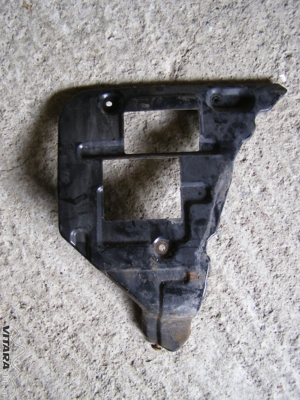 71841-65DA0 rear bumber bracket left 1.JPG