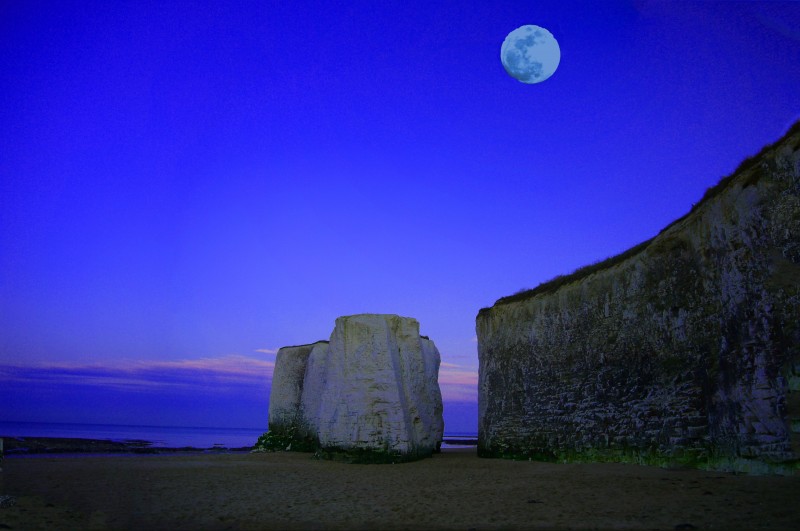 moon_sea_cliff_194839.jpg
