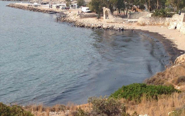 petrelaiokilida-paralia-ton-selinion-sti-salamina-buthisi-tou-deksamenoploiou-agia-zoni.jpg