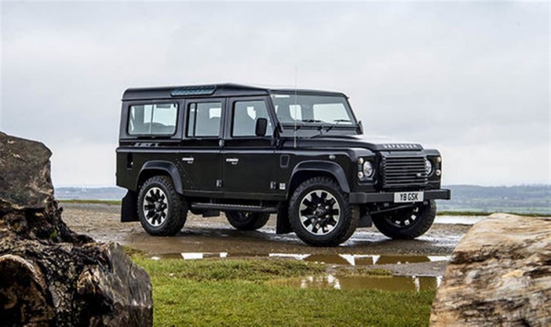 Land-Rover-Defender-Works-V8-935519 (1200 x 712).jpg