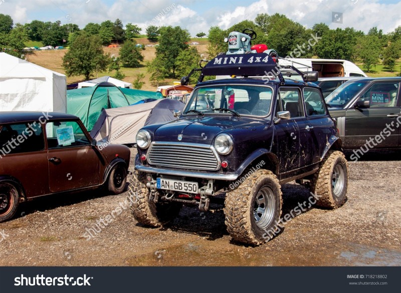 Mini Cooper off road.jpg