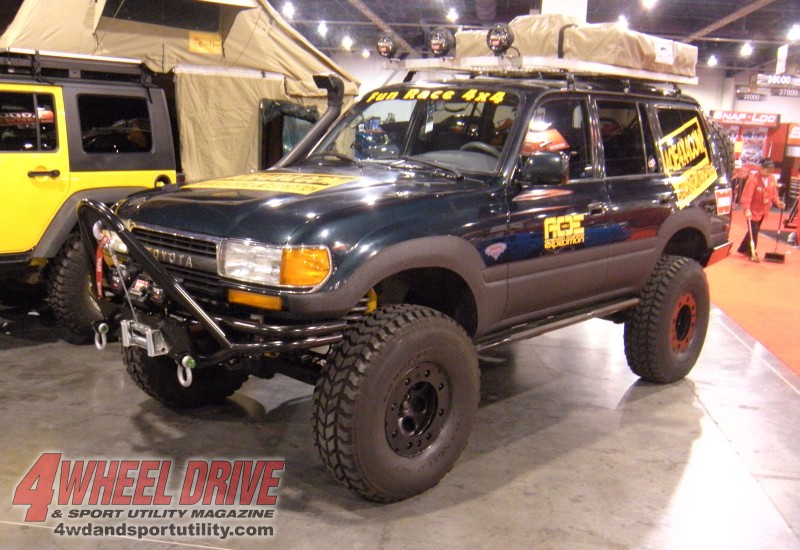 1011_4wdweb_18+2010_sema_show+toyota_land_cruiser_fj80.jpg