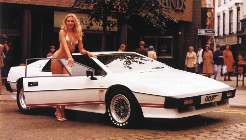 James_Bond_Lotus_Esprit_Turbo (1024x584).jpg